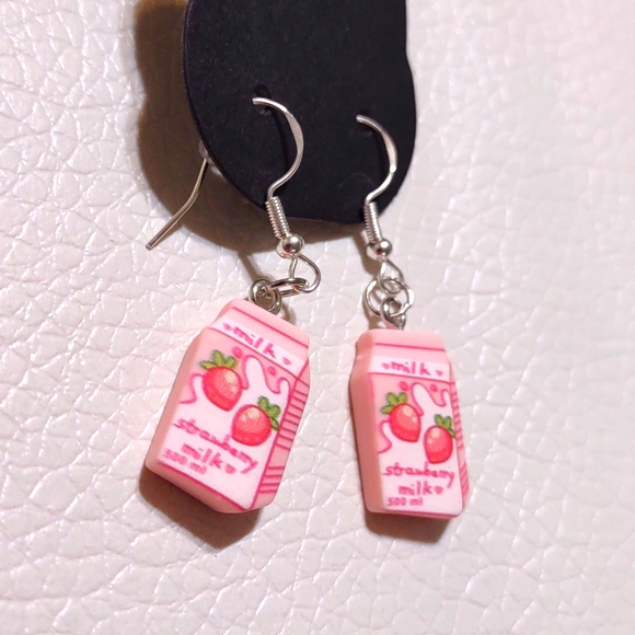 Strawberry Milk Earrings - Picture 4 of 4